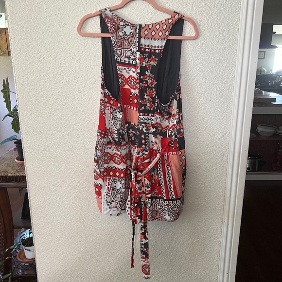 Guess Belle V-Neck Romper - Picture 5 of 7